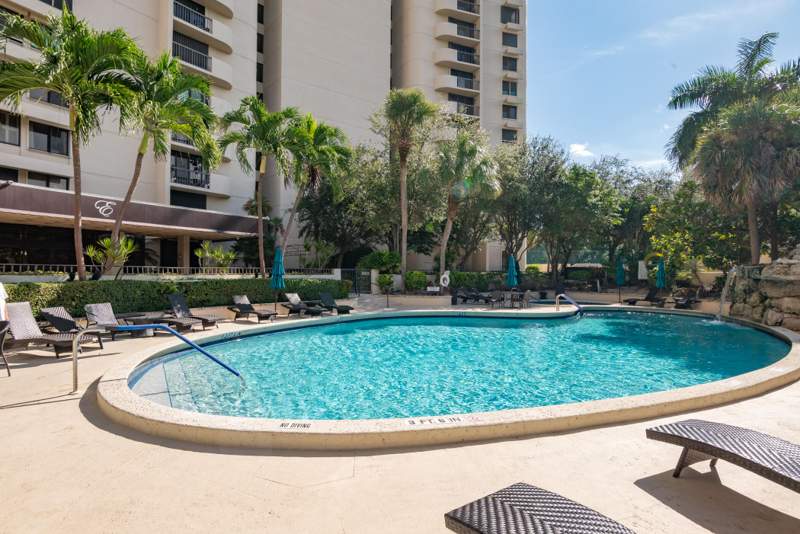 2 bedroom Condominium at 2480 Presidential Way #1103, Lands of the President / Envoy Condo, West Palm Beach — photo 4