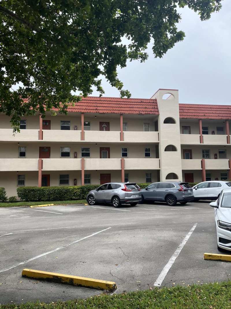 2 bedroom Condominium at 2600 Sunrise Lakes Drive #204, Sunrise Lakes 8 Condo, Sunrise — photo 1