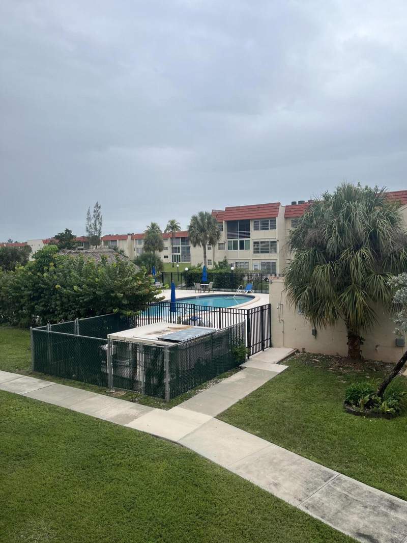 2 bedroom Condominium at 2600 Sunrise Lakes Drive #204, Sunrise Lakes 8 Condo, Sunrise — photo 2