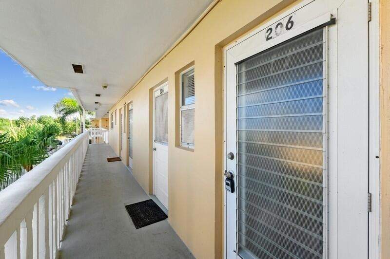 2 bedroom Condominium at 2101 NE 1st Court #206, Village Royale Condo 1, Boynton Beach — photo 4