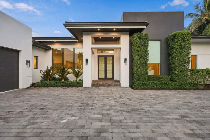 5 bedroom Single Family Residence at 3500 Embassy Drive, President Country Club 4, West Palm Beach — photo 2