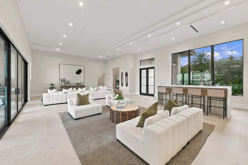 5 bedroom Single Family Residence at 3500 Embassy Drive, President Country Club 4, West Palm Beach — photo 3