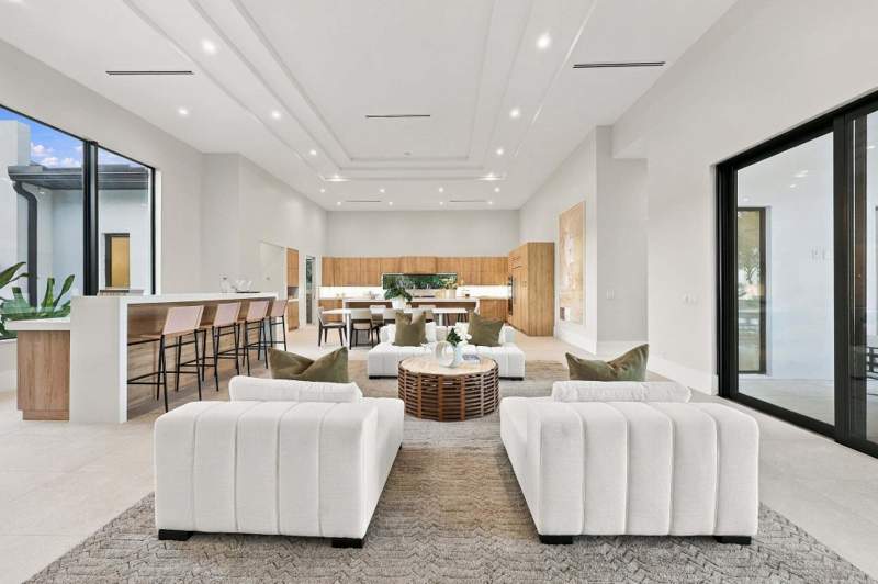 5 bedroom Single Family Residence at 3500 Embassy Drive, President Country Club 4, West Palm Beach — photo 4