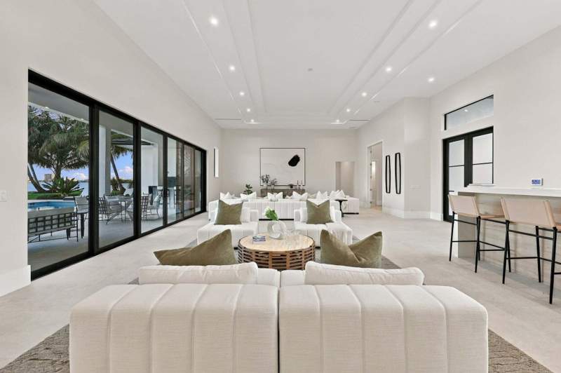 5 bedroom Single Family Residence at 3500 Embassy Drive, President Country Club 4, West Palm Beach — photo 5