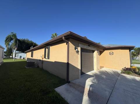 6687 Lila Court, Fort Pierce FL - photo 9 of 48