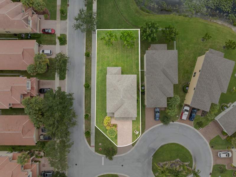 4 bedroom Single Family Residence at 1301 NW Fiorenza Court, Vizcaya Falls Plat 1, Port St. Lucie — photo 2