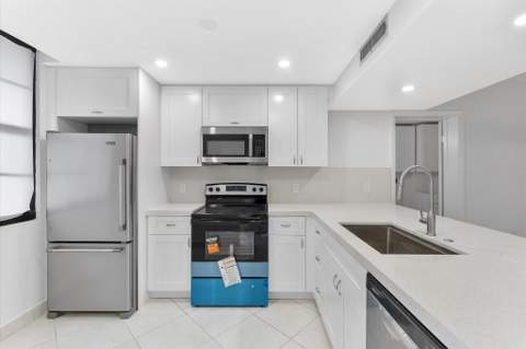 1528 Whitehall Drive #306, Davie FL - photo 6 of 16