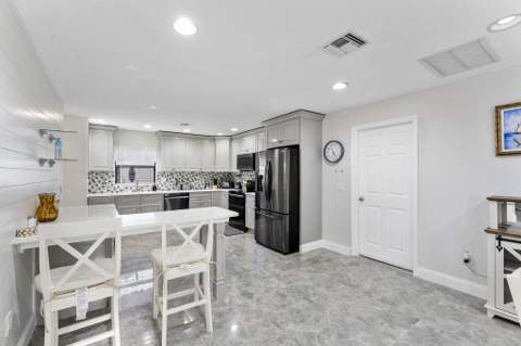 8103 Covington Court, Lake Worth FL - photo 9 of 58