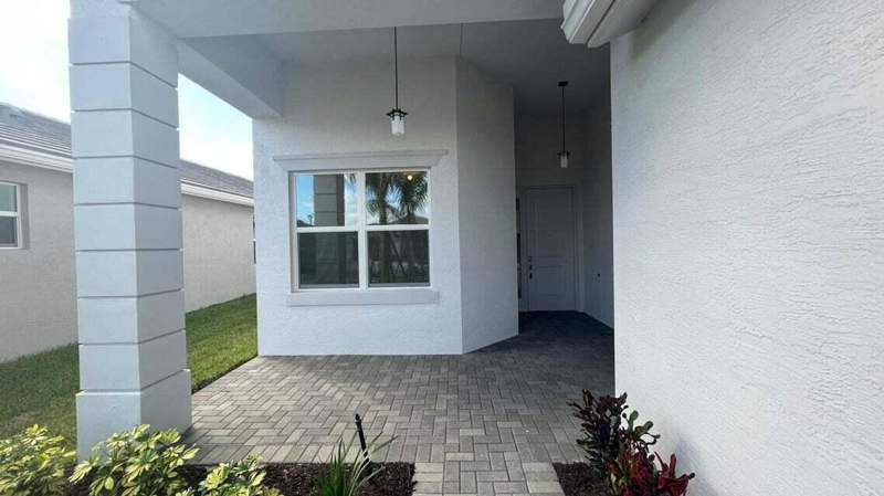 3 bedroom Single Family Residence at 13352 SW River Rock Road, Valencia Grove, Riverland, Port St. Lucie — photo 4
