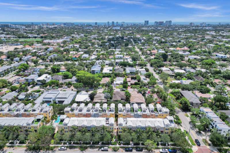 3 bedroom Townhouse at 536 NE 7th Avenue #Unit 2, Holmberg & Mc Kees, Fort Lauderdale — photo 1