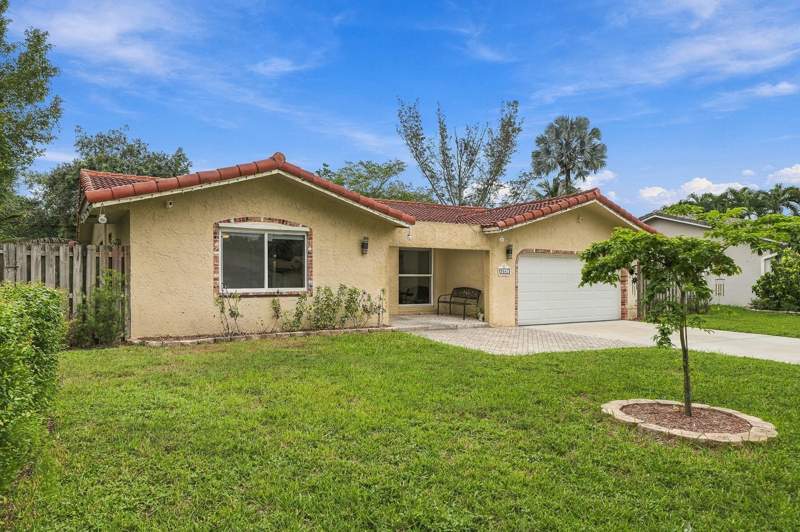 3 bedroom Single Family Residence at 9041 NW 27th Place, Forest Hills South, Coral Springs — photo 3
