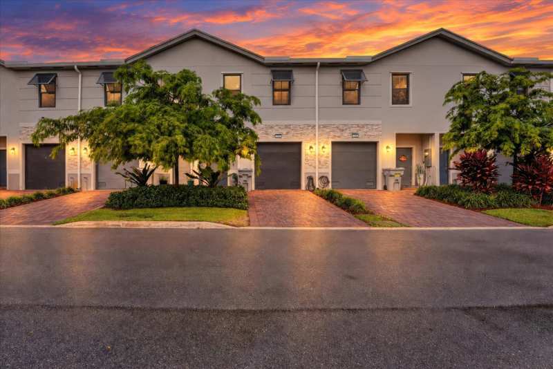 3 bedroom Townhouse at 353 NW 9th Street, Highland Oaks, Pompano Beach — photo 1