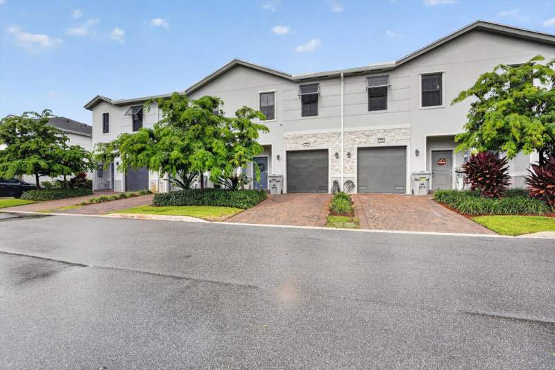 3 bedroom Townhouse at 353 NW 9th Street, Highland Oaks, Pompano Beach — photo 3