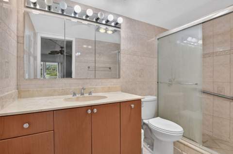 1055 Lyndhurst K, Deerfield Beach FL - photo 15 of 81