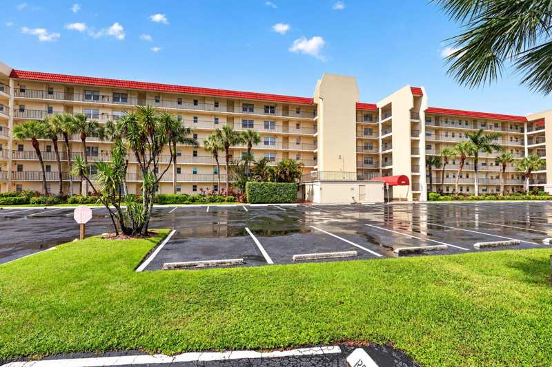 2 bedroom Condominium at 3959 Via Poinciana #506, Poinciana Place Condo 1,2,8 And 9, Lake Worth — photo 1