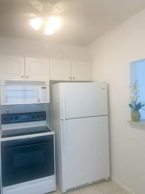 137 Coventry F, West Palm Beach FL - photo 15 of 49