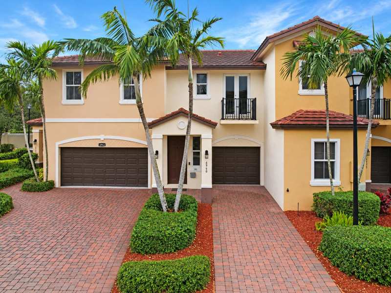 3 bedroom Townhouse at 6960 E Long Pine Circle, 5150 Hillsboro, Coconut Creek — photo 1
