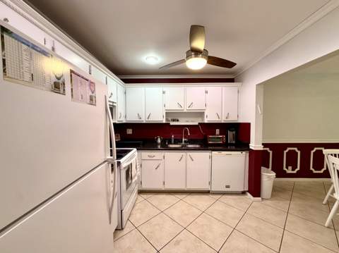 192 Stratford N, West Palm Beach FL - photo 6 of 30