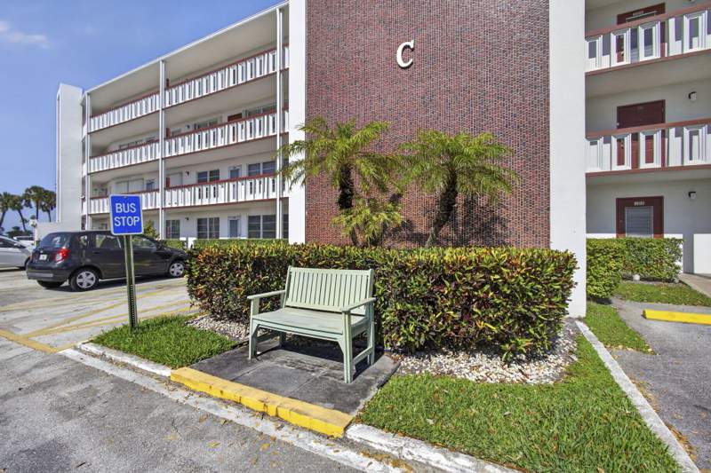 2 bedroom Condominium at 105 Greenbrier C, Greenbrier Condo, West Palm Beach — photo 2
