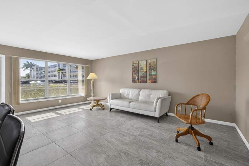 2 bedroom Condominium at 105 Greenbrier C, Greenbrier Condo, West Palm Beach — photo 4