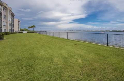 1516 S Lakeside Drive #310, Lake Worth Beach FL - photo 17 of 34