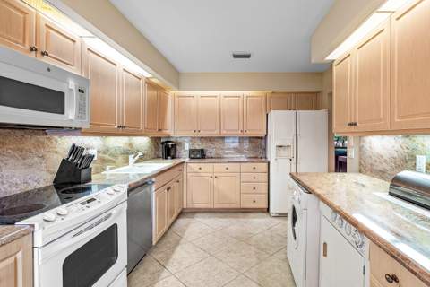 53 Eastgate Drive #B, Boynton Beach FL - photo 7 of 65