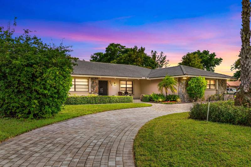 5 bedroom Single Family Residence at 213 NW 94th Way, Shadow Wood, Coral Springs — photo 4