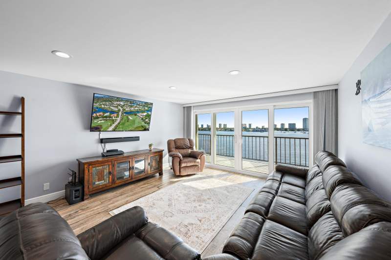 2 bedroom Condominium at 3040 Lake Shore Drive #903, Lake Harbor Cove Condo, Riviera Beach — photo 5