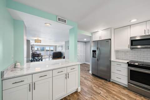 3040 Lake Shore Drive #903, Riviera Beach FL - photo 9 of 32