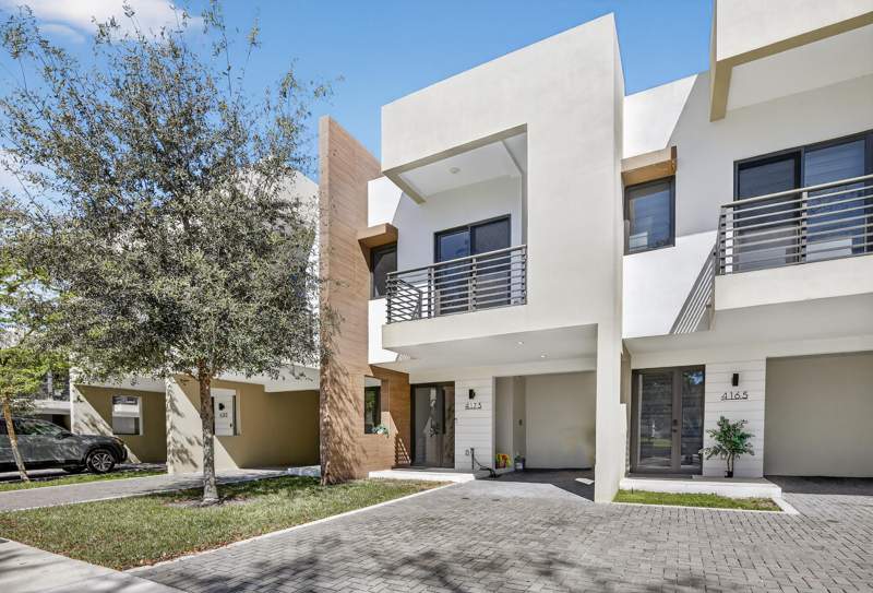 3 bedroom Townhouse at 4173 N Oak Place, Oaks Place, Dania Beach — photo 2