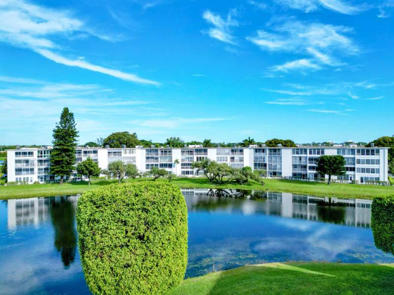 2 bedroom Condominium at 1031 Hythe B, Hythe At Century Village Condo, Boca Raton — photo 2