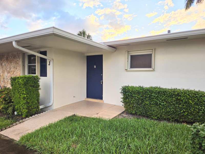 1 bedroom Condominium at 2640 Dudley Drive #J, Cresthaven Villas Condo 23, West Palm Beach — photo 1