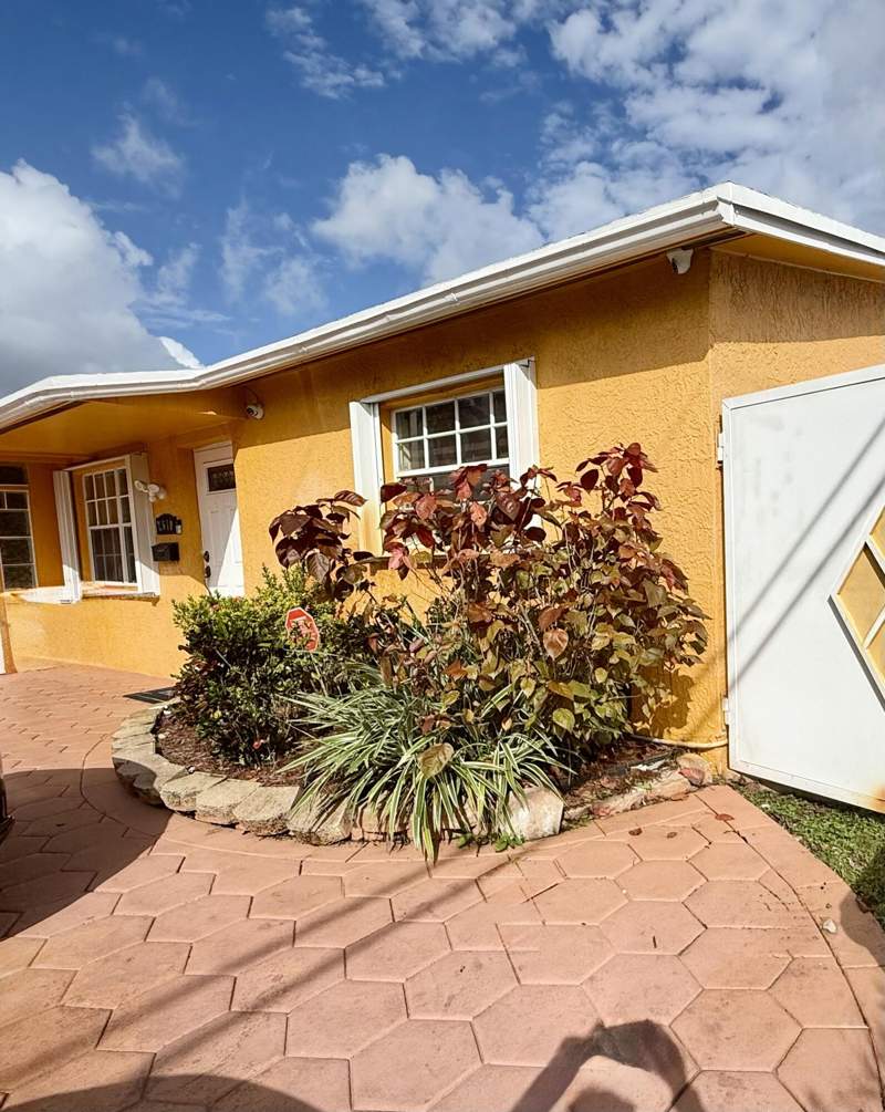 3 bedroom Single Family Residence at 2610 NW 43rd Avenue, Forward Sub No 1, Lauderhill — photo 2