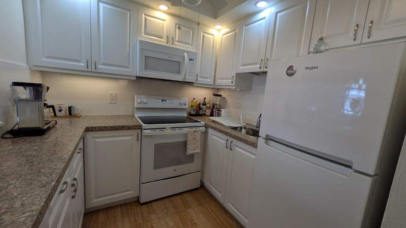 1 bedroom Condominium at 2880 Lake Osborne Drive #109, Murry Hills Apt Bldg Condo, Lake Worth Beach — photo 2