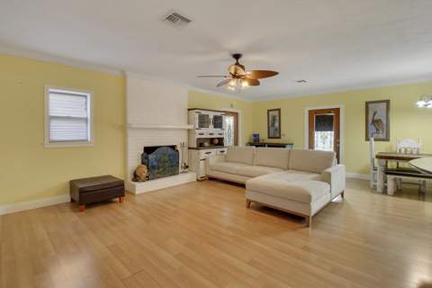 1225 Mohawk Street, Jupiter FL - photo 8 of 39