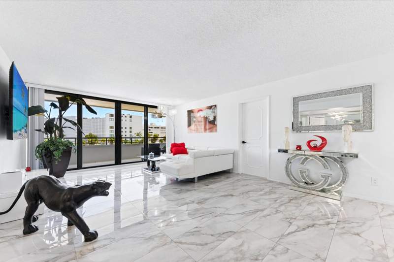 2 bedroom Condominium at 3589 S Ocean Boulevard #403, Mayfair House Condo, South Palm Beach — photo 2