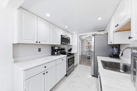 3589 S Ocean Boulevard #403, South Palm Beach FL - photo 8 of 29