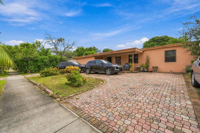 4 bedroom Single Family Residence at 4972 NE 14th Avenue, Pompano Beach Highlands, Pompano Beach — photo 4
