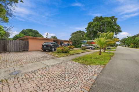 4972 NE 14th Avenue, Pompano Beach FL - photo 7 of 26