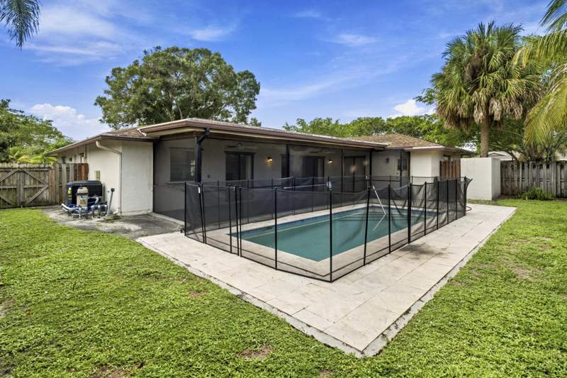 4 bedroom Single Family Residence at 4937 Willow Drive, Pheasant Walk Sec 1, Boca Raton — photo 3