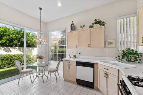 128 Monterey Pointe Drive, Palm Beach Gardens FL - photo 8 of 21