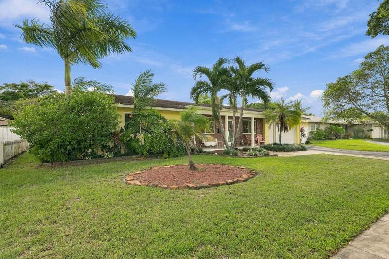 4 bedroom Single Family Residence at 7360 NW 14th Street, Mirror Lake Estates Sec 8, Plantation — photo 3