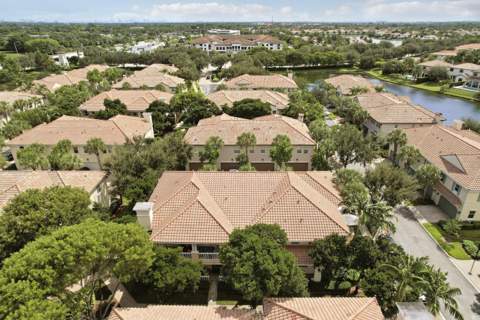 4326 Cascada Circle, Hollywood FL - photo 8 of 44