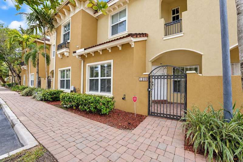 2 bedroom Townhouse at 2851 W Prospect Road #1209, Tuscan Villas Condo, Tamarac — photo 1