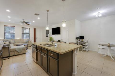 4326 Cascada Circle, Hollywood FL - photo 24 of 44