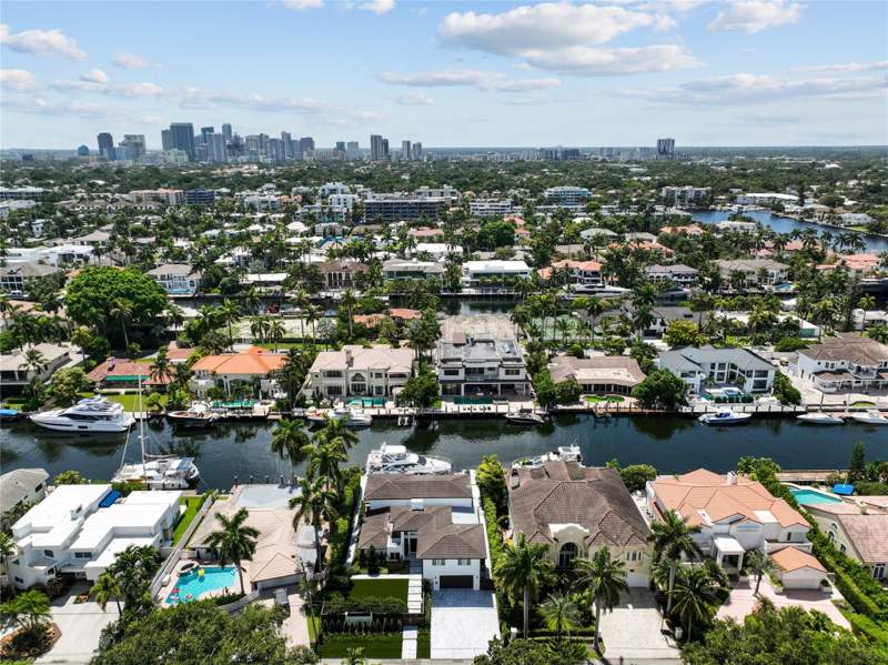 6 bedroom Single Family Residence at 325 Seven Isles Drive, Barcelona Isle, Fort Lauderdale — photo 2