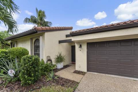 7029 Golf Pointe Circle, Tamarac FL - photo 6 of 40