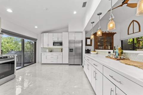 7029 Golf Pointe Circle, Tamarac FL - photo 14 of 40