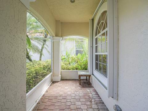 564 SW Saint Kitts Cove, Port St. Lucie FL - photo 7 of 60