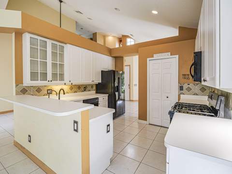 564 SW Saint Kitts Cove, Port St. Lucie FL - photo 17 of 60